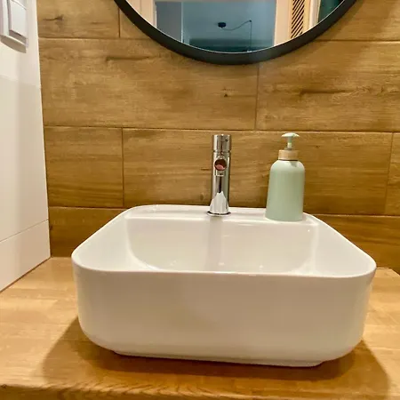 Airport Kl21 - Air Condition & Free Parking * Varsó