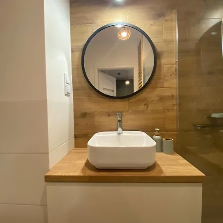 Airport Kl21 - Air Condition & Free Parking *