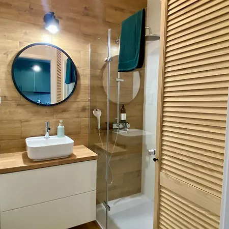 Airport Kl21 - Air Condition & Free Parking